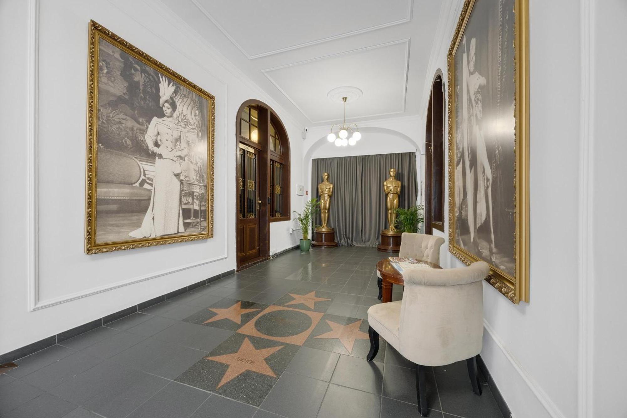 Hotel Reverie - Dependance, Check-In At Metropolitan Star Bratislava Exterior foto