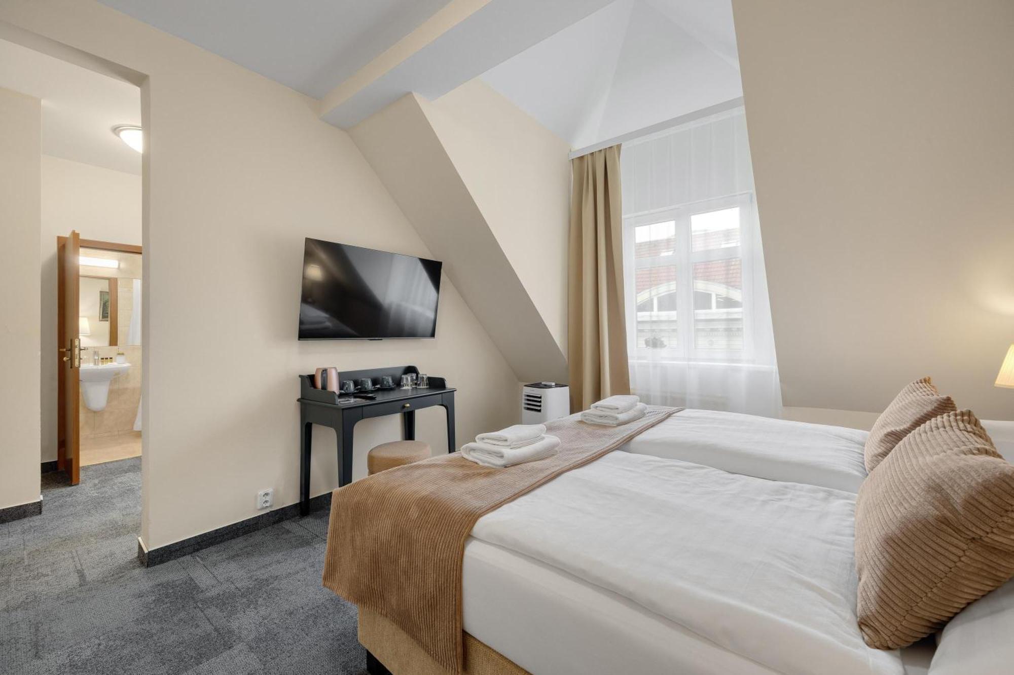 Hotel Reverie - Dependance, Check-In At Metropolitan Star Bratislava Exterior foto