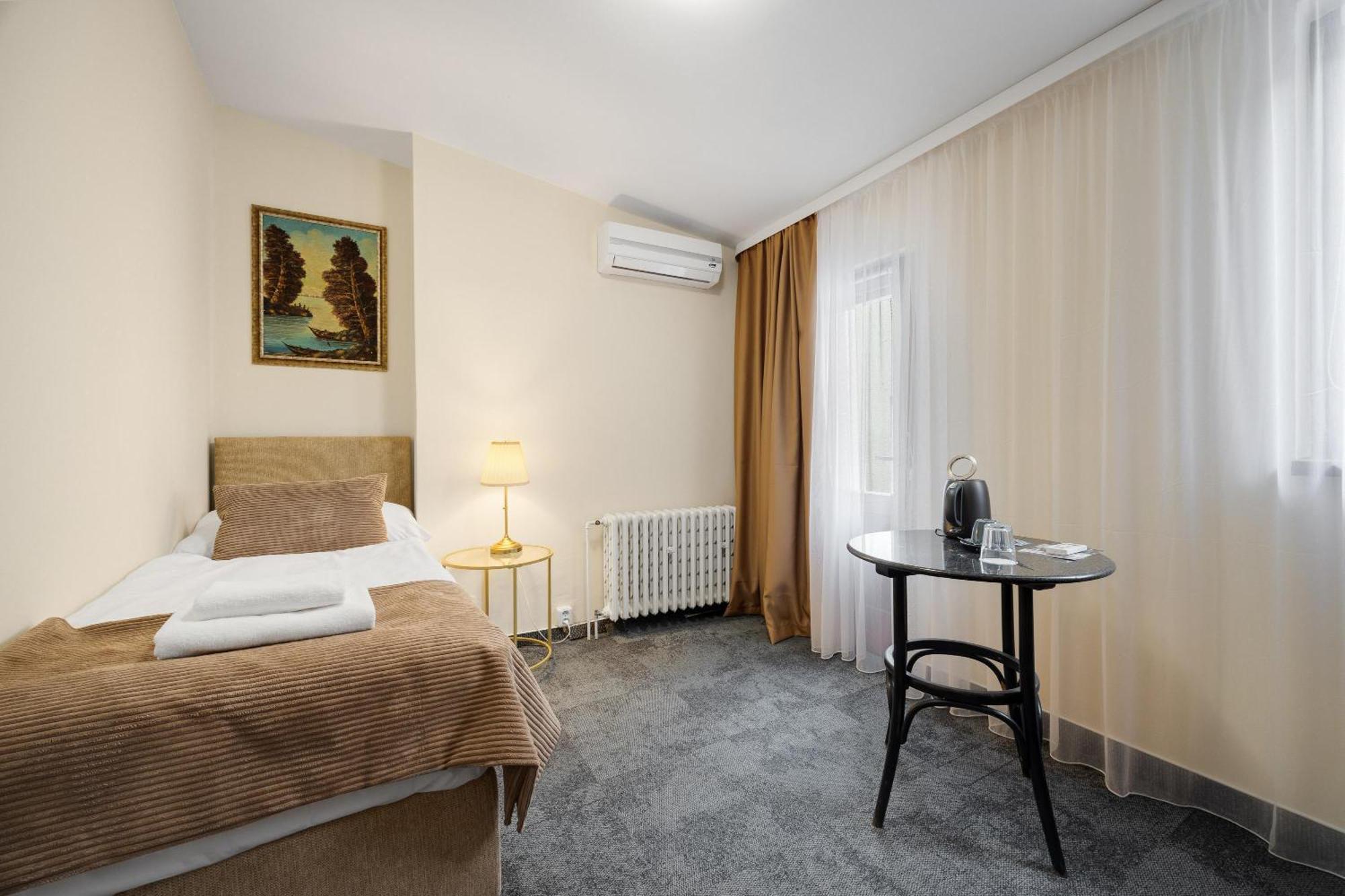 Hotel Reverie - Dependance, Check-In At Metropolitan Star Bratislava Exterior foto
